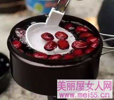 "老奶奶都78了胸部依然坚挺”告诉孙女的丰胸秘方